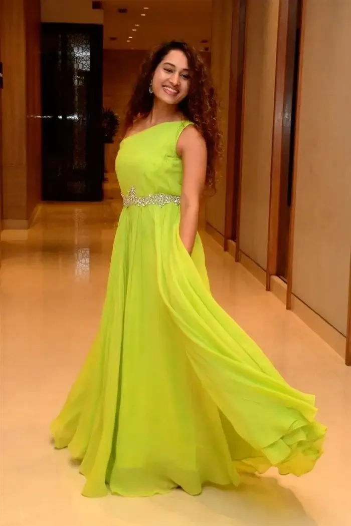 Indian Actress Pooja Ramachandran Images in Long Green Gown